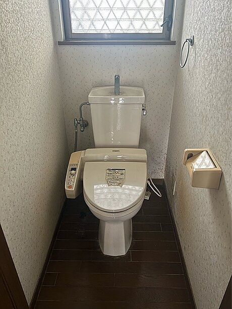 収納＆手すり付きで使いやすいトイレ空間へのビフォー画像