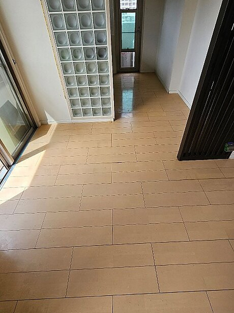 東リ「ピタフィー」で明るく開放的な空間へ床リフォームのビフォー画像