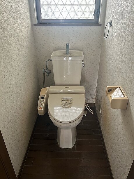 収納＆手すり付きで使いやすいトイレ空間へのビフォー画像