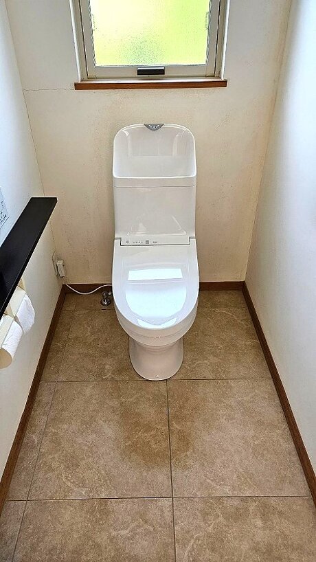 お掃除しやすく快適性も向上したトイレリフォームのアフター画像