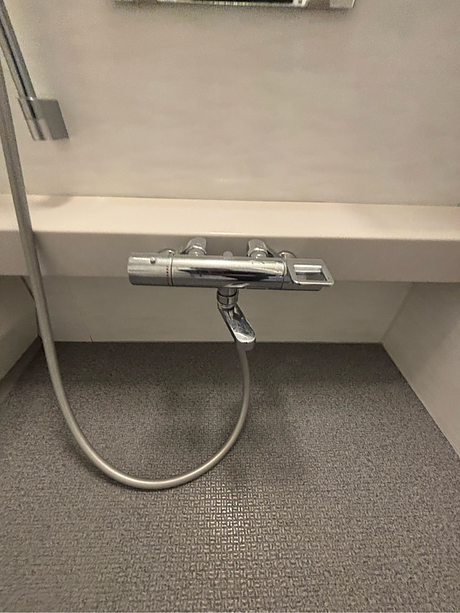 シンプルなデザインで使いやすさアップ！浴室水栓交換で快適なバスルームへのビフォー画像