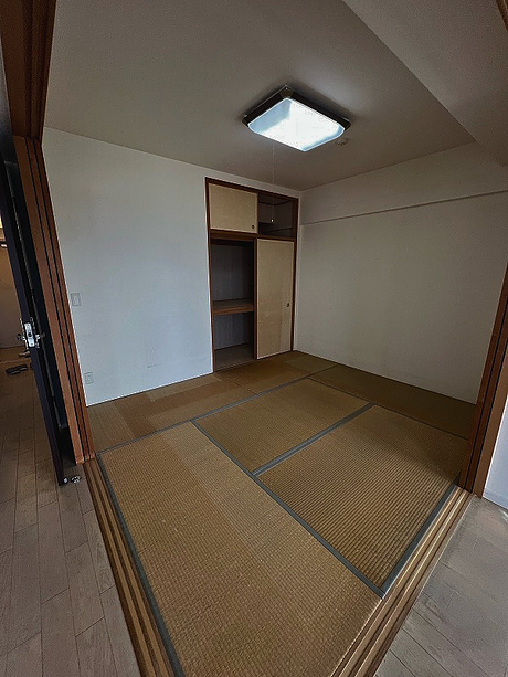 畳と襖を一新！明るくモダンな和室リフォームのビフォー画像