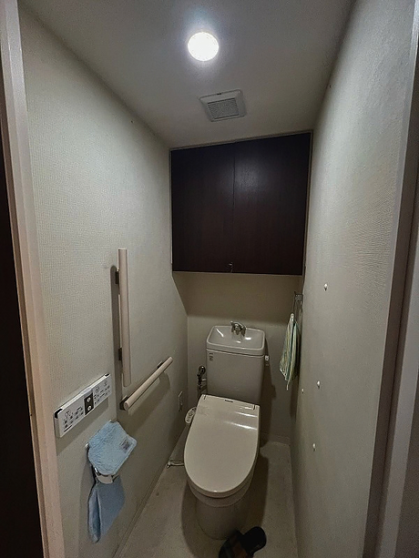 TOTO「ZJ2」で明るく上質なトイレ空間へのビフォー画像